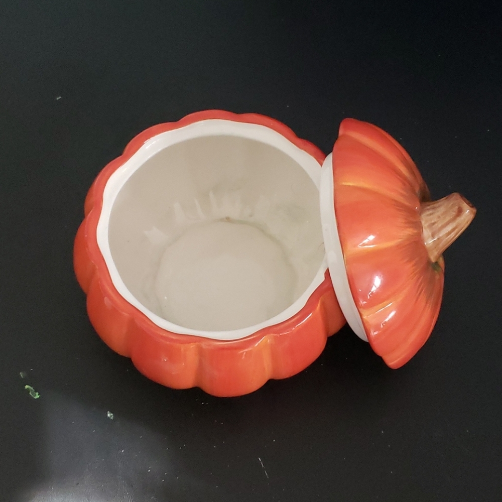 Ceramic pumpkin serving bowl